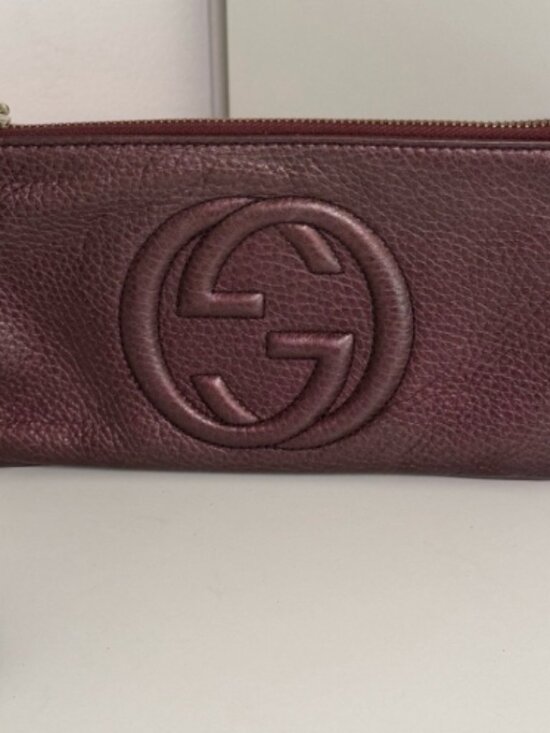 Gucci Handbags - Gucci Soho Wristlet Clutch Burgundy Zipper Strap Pouch
